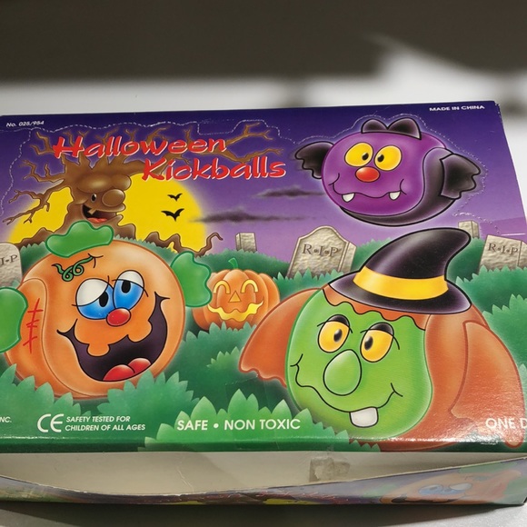 Oriental Trading Halloween Kickballs Box of 12 - Picture 2 of 6